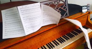 Read more about the article Die 5 besten Notenmappen fürs Klavier | Ratgeber Ordner für Musiknoten
